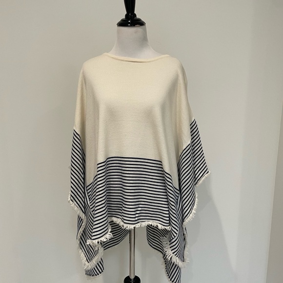 Vineyard Vines Poncho Sweater - Picture 2 of 5